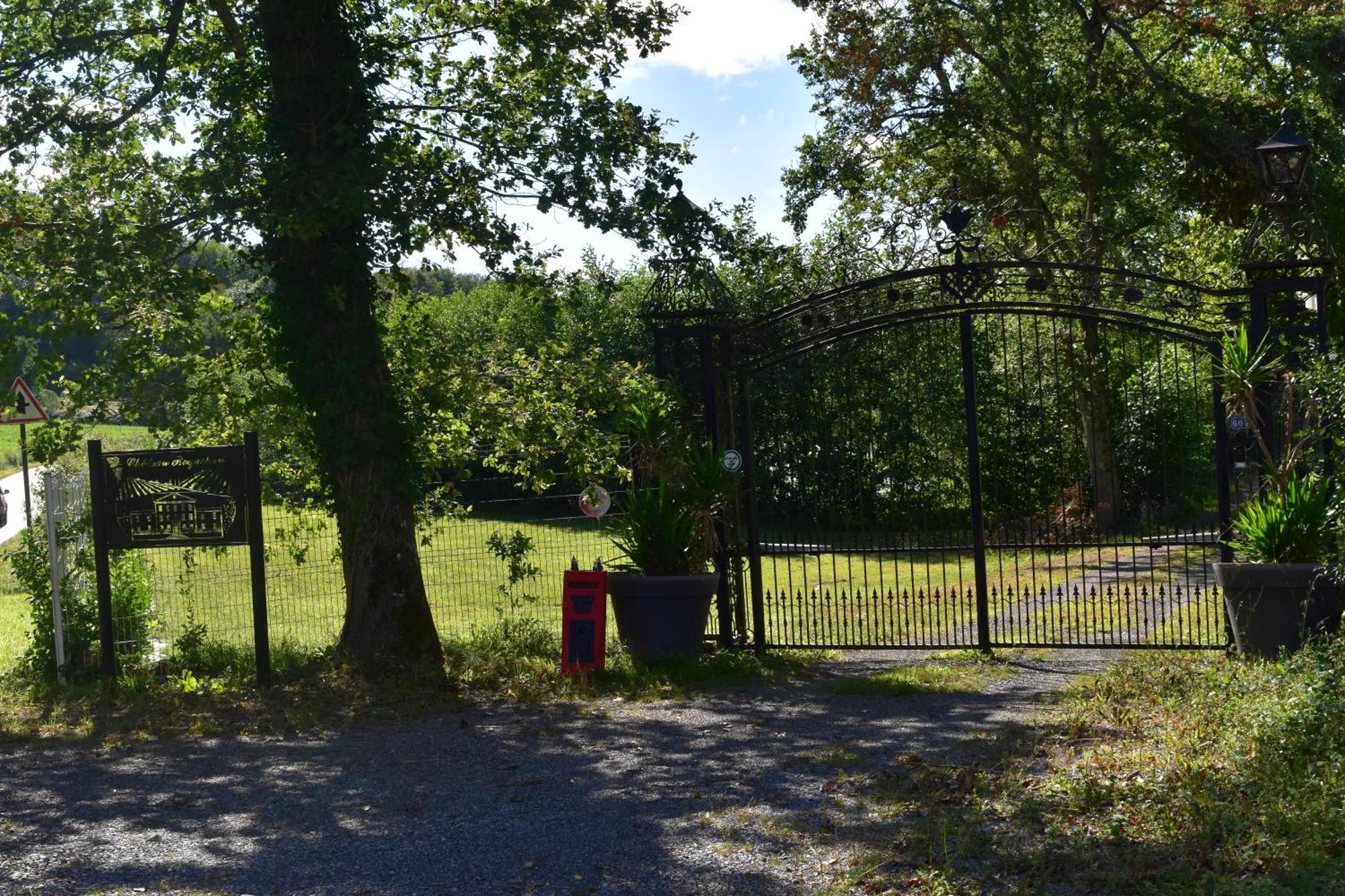 Chateau Roquehort Avec Ev Recharge Point 22Kw Monein ภายนอก รูปภาพ